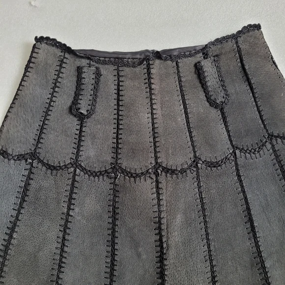 Vintage Black Suede Patchwork Miniskirt With Crochet Lace Trim 70s Boho 38 EU 6 - Picture 4 of 15